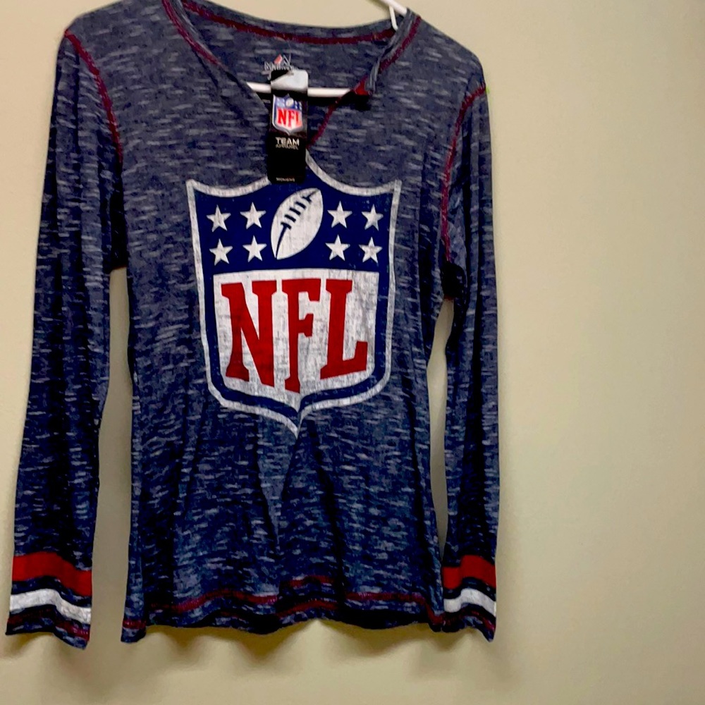 NWT women's Classic NFL long sleeve t shirt size Medium